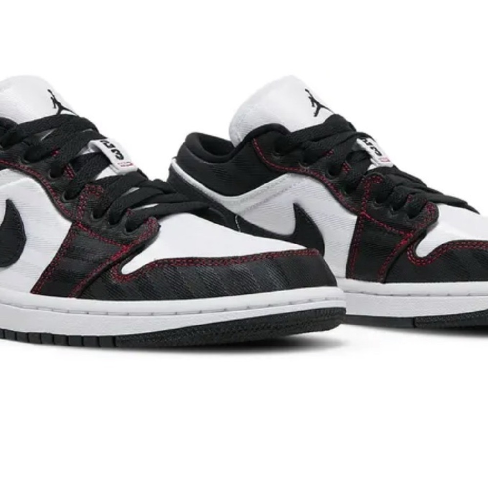 Nike Women's Sneakers Black and White